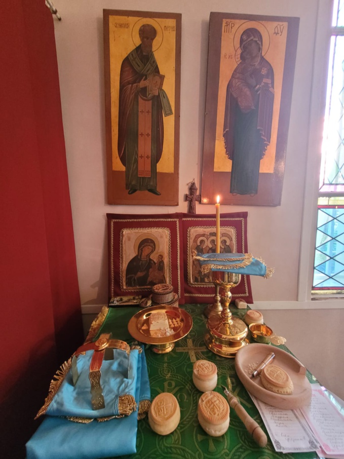 À l'occasion de l'anniversaire de son sacre épiscopal, le Métropolite Nestor a célébré la Liturgie à la chapelle du Saint-Esprit à Clamart
