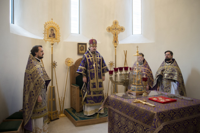 La fête de l'Exaltation de la Sainte Croix : l’Exarque patriarcal a célébré la Divine Liturgie en la cathédrale de la Sainte Trinité à Paris