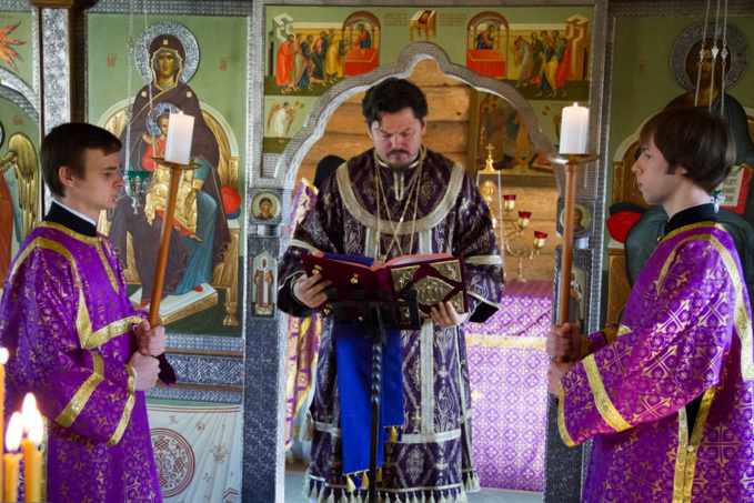 Liturgie épiscopale à l'église Notre-Dame de la Nativité du Séminaire à Épinay-sous-Sénart