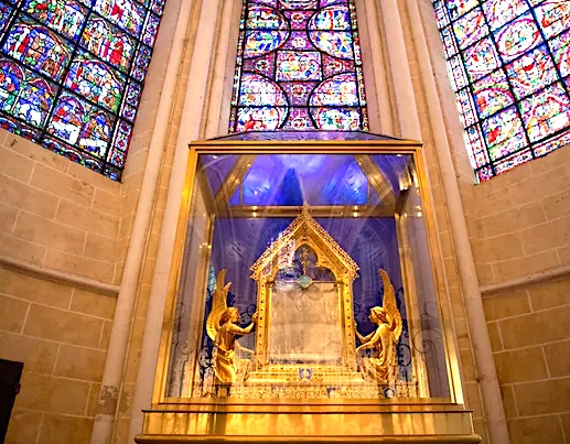 Annonce : Pèlerinage pour vénérer le voile de la Mère de Dieu à Chartres