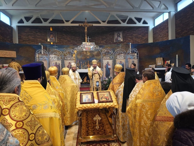 Le métropolite Nestor a célébré la Liturgie et l'ordination presbytérale en l'église de la protomartyre Thècle à Cinisello