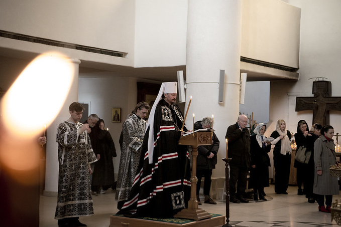 Mgr Nestor a célébré les Grandes Complies avec la lecture de la première partie du Grand canon pénitentiel du saint André de Crète
