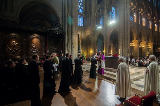 Les séminaristes du diocèse de Chersonèse et de Saint-Pétersbourg ont vénéré la Couronne d'épines à Notre-Dame de Paris