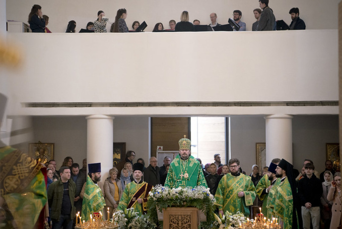Le dimanche des Rameaux : le métropolite Nestor a célébré la Divine Liturgie en la cathédrale Sainte-Trinité à Paris