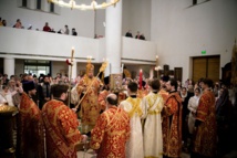 La nuit de la Résurrection du Christ : le métropolite Nestor a célébré les offices de Pâques en la cathédrale de la Sainte Trinité à Paris