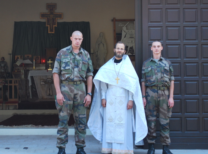 Visite pastorale du hiéromoine Alexis (Dumond) au régiment aéroporté de la Légion Etrangère