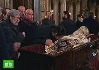 Plus de 300 000 personnes ont rendu hommage à la dépouille de l'archevêque Christodoulos