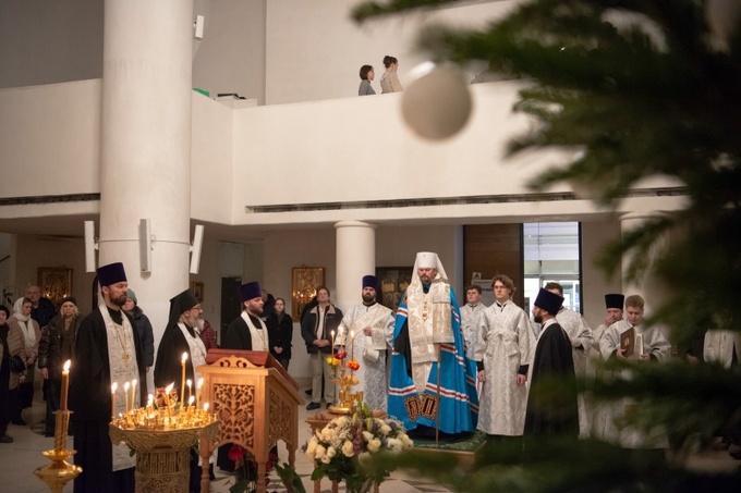 La veille de Noël: le métropolite Nestor a célébré les vigiles de la fête de Nativité du Christ La veille de Noël: le métropolite Nestor a célébré les vigiles de la fête de Nativité du Christ