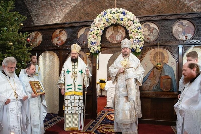 Le métropolite Nestor et l'évêque Justin ont célébré la Divine Liturgie en l'église Saint-Séraphin à Montgéron