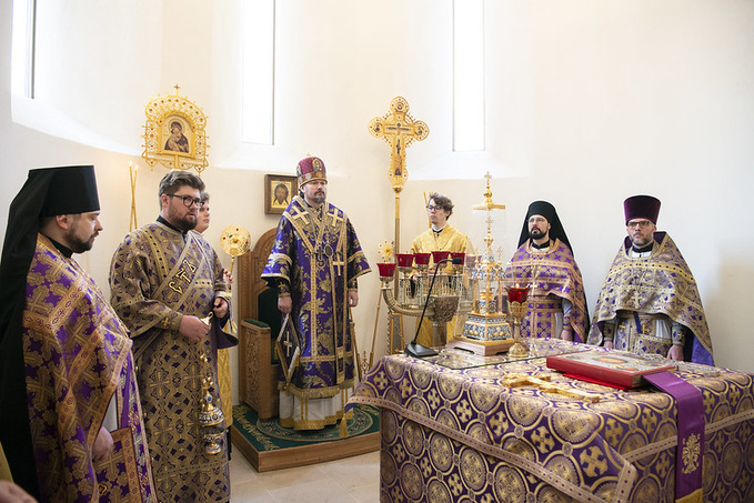 Mgr Nestor a célébré la Liturgie du premier samedi du Grand Carême en la cathédrale de la Sainte Trinité à Paris Mgr Nestor a célébré la Liturgie du premier samedi du Grand Carême en la cathédrale de la Sainte Trinité à Paris