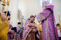 Le prêtre Maxim Politov s'est vu octroyé le droit de porter la croix pectorale ornée Le prêtre Maxim Politov s'est vu octroyé le droit de porter la croix pectorale ornée