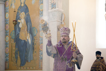Le cinquième dimanche du Grand Carême: le métropolite Nestor a célébré la Liturgie en la cathédrale de la Sainte Trinité à Paris