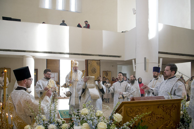 Samedi de Lazare: le métropolite Nestor a célébré la Divine Liturgie en la cathédrale de la Sainte Trinité à Paris