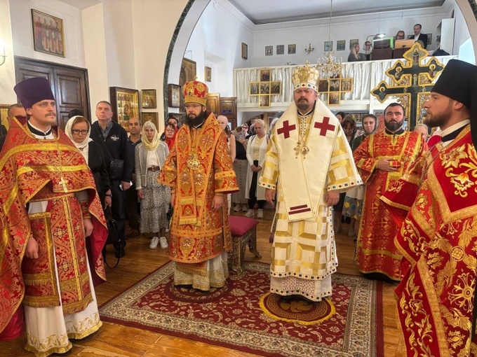Le métropolite Antoine et le métropolite Nestor ont célébré la Liturgie en l'église Saint-Nicolas à Rome