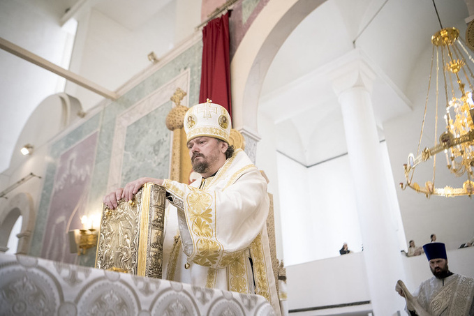 Monseigneur Nestor a célébré la Divine Liturgie du 7ème dimanche de Pâques en la cathédrale Sainte-Trinité à Paris Monseigneur Nestor a célébré la Divine Liturgie du 7ème dimanche de Pâques en la cathédrale Sainte-Trinité à Paris