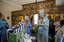 Le jour de son anniversaire, Monseigneur Nestor célébra la Liturgie en la chapelle du Saint Esprit à Clamart