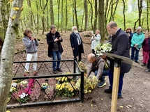 Une litie fut célébrée sur le lieu de sépulture restauré de soldats soviétiques en Alsace