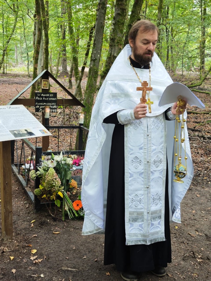 Une litie fut célébrée sur le lieu de sépulture restauré de soldats soviétiques en Alsace Une litie fut célébrée sur le lieu de sépulture restauré de soldats soviétiques en Alsace