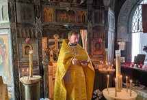 La première Liturgie de la nouvelle année liturgique fut célébrée en la chapelle Saint-Nicolas à Sainte-Geneviève-des-Bois