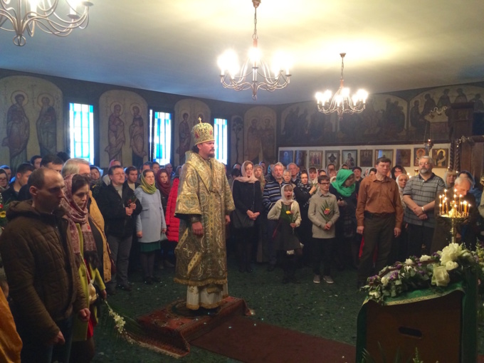 Mgr Nestor a présidé la Liturgie du dimanche des Rameaux à l'église Trois-Saints-Docteurs à Paris Mgr Nestor a présidé la Liturgie du dimanche des Rameaux à l'église Trois-Saints-Docteurs à Paris