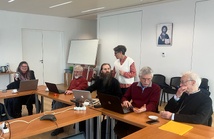 Une réunion des aumôniers chrétiens auprès des établissements pénitentiaires français s’est tenue dans la salle des assemblées diocésaines à Paris Une réunion des aumôniers chrétiens auprès des établissements pénitentiaires français s’est tenue dans la salle des assemblées diocésaines à Paris