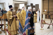 Monseigneur Marc a célébré la Divine Liturgie en la cathédrale de la Sainte Trinité à Paris