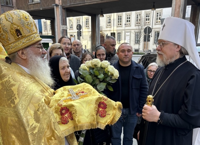 Administrateur de l'Exachat d'Europe occidentale visita deux paroisses milanaises orthodoxes