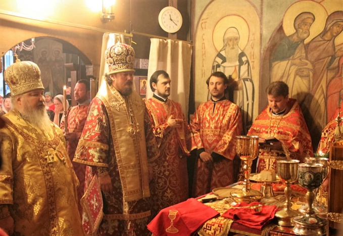Le métropolite de Stavropol Cyrille et l’évêque Nestor de Chersonèse ont célébré la Divine Liturgie à l’église cathédrale des Trois-Saints-Docteurs à Paris Le métropolite de Stavropol Cyrille et l’évêque Nestor de Chersonèse ont célébré la Divine Liturgie à l’église cathédrale des Trois-Saints-Docteurs à Paris