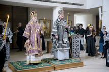Les métropolites Marc et Nestor célébrèrent les matines du Vendredi Saint avec la lecture de douze évangiles de la Passion Les métropolites Marc et Nestor célébrèrent les matines du Vendredi Saint avec la lecture de douze évangiles de la Passion