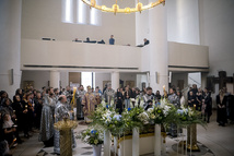 L'Exarque patriarcal a célébré les matines du Samedi Saint avec le rite d'ensevelissement du Christ L'Exarque patriarcal a célébré les matines du Samedi Saint avec le rite d'ensevelissement du Christ