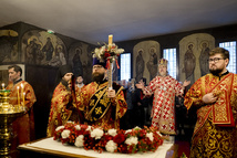 Fête de l'icône Notre-Dame d'Ivéron: Mgr Marc, métropolite de Chersonèse et d'Europe occidentale, a célébré la Liturgie en l'église Trois-Saints-Docteurs à Paris