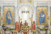 Monseigneur Marc a célébré la Liturgie pascale moldavophone en la cathédrale de la Sainte Trinité à Paris Monseigneur Marc a célébré la Liturgie pascale moldavophone en la cathédrale de la Sainte Trinité à Paris