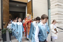 Le huitième festival pascal annuel des enfants s’est tenu à Paris Le huitième festival pascal annuel des enfants s’est tenu à Paris