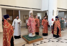 Le chef de l'Exarchat d'Europe occidentale a célébré l'office dominical vespéral en la cathédrale de la Sainte Trinité à Paris