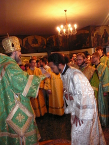 Liturgie de Pentecôte et ordination diaconale à l'église des Trois-Saints-Docteurs Liturgie de Pentecôte et ordination diaconale à l'église des Trois-Saints-Docteurs