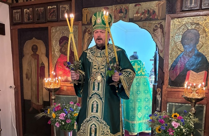 Monseigneur Nestor a présidé la fête de la Pentecôte en la paroisse de la Sainte Trinité à Vanves Monseigneur Nestor a présidé la fête de la Pentecôte en la paroisse de la Sainte Trinité à Vanves