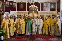 Le métropolite Marc a célébré avec l'ensemble du clergé du diocèse de Hongrie