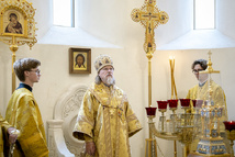 Monseigneur Marc a célébré la Liturgie dominicale en la cathédrale de la Sainte Trinité à Paris