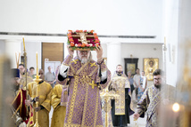 Le métropolite Marc a célébré un office vespéral avec la procession de la Croix vivifiante du Seigneur