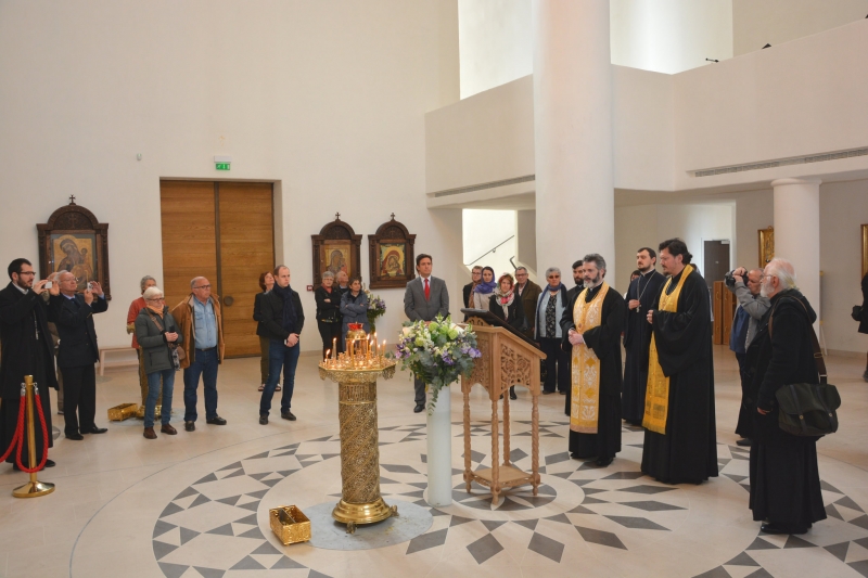 L’ambassadeur de Bulgarie en France a fait don à la cathédrale de la Sainte Trinité à  Paris d’une icône de l’Annonciation 
