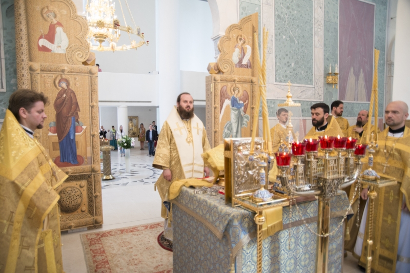 Monseigneur Constantin, évêque de Zaraïsk, a célébré la Divine Liturgie à la cathédrale de la Sainte Trinité