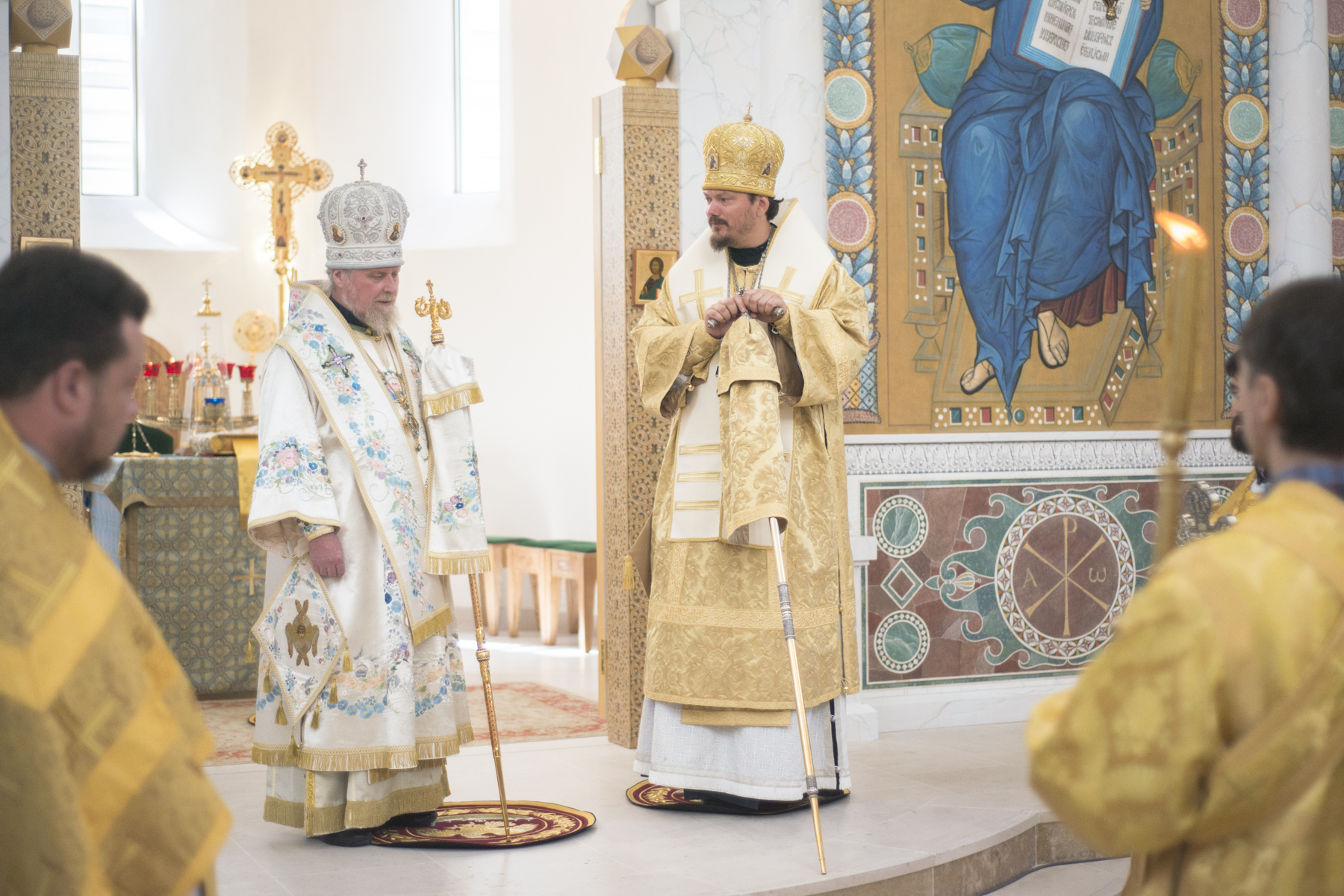 Mgr Alexandre, archevêque de Bakou et Mgr Nestor ont célébré la Divine Liturgie en la cathédrale de la Sainte-Trinité