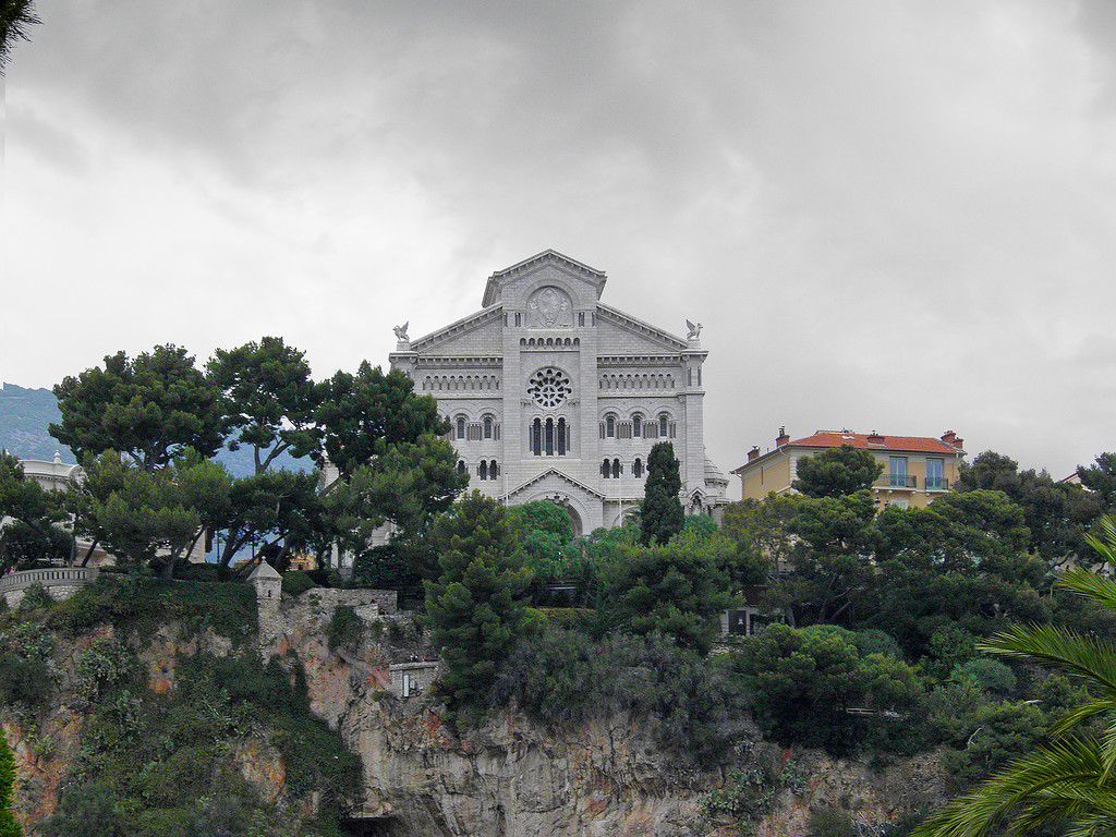 L’évêque Nestor a rencontré Monseigneur Bernard Barsi, archevêque de Monaco