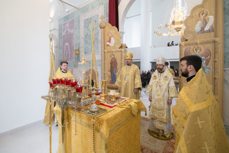 Mgr Nestor et Mgr Job, archevêque de Telmessos ont célébré la Divine Liturgie en la cathédrale de la Sainte-Trinité