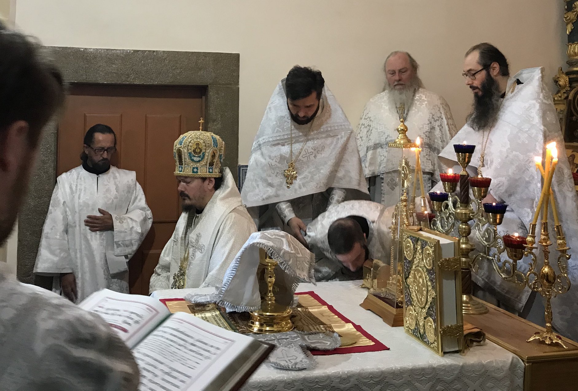 Monseigneur Nestor, évêque de Chersonèse, s’est rendu dans la paroisse de Sainte-Xenia-de-Pétersbourg à Faro