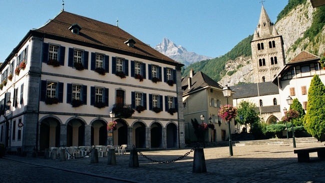 La chapelle Saint-Jacques appartenant à l'abbaye Saint Maurice (canton suisse du Valais) a été transmise au diocèse de Chersonèse