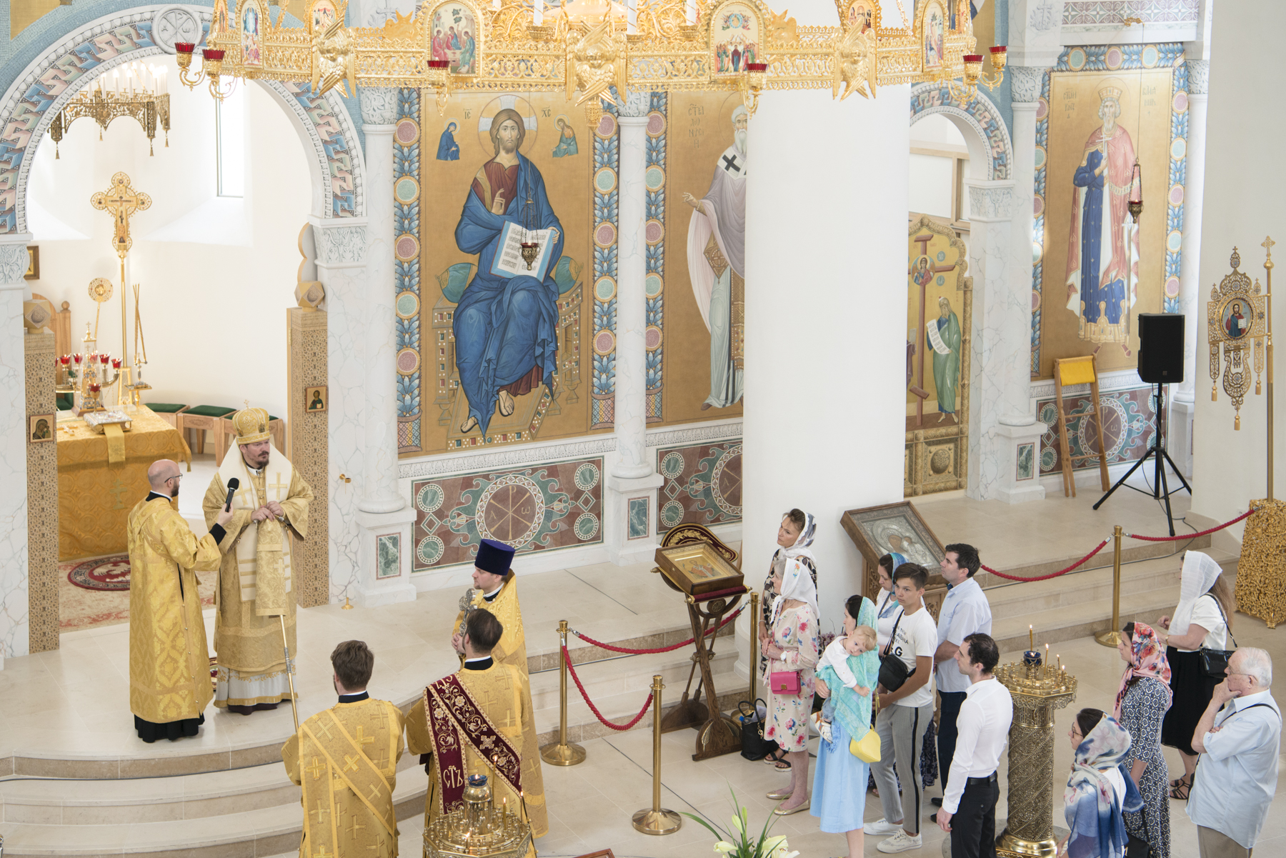 Mgr Nestor, évêque de Chersonèse, a célébré la Divine Liturgie en la cathédrale de la Sainte-Trinité
