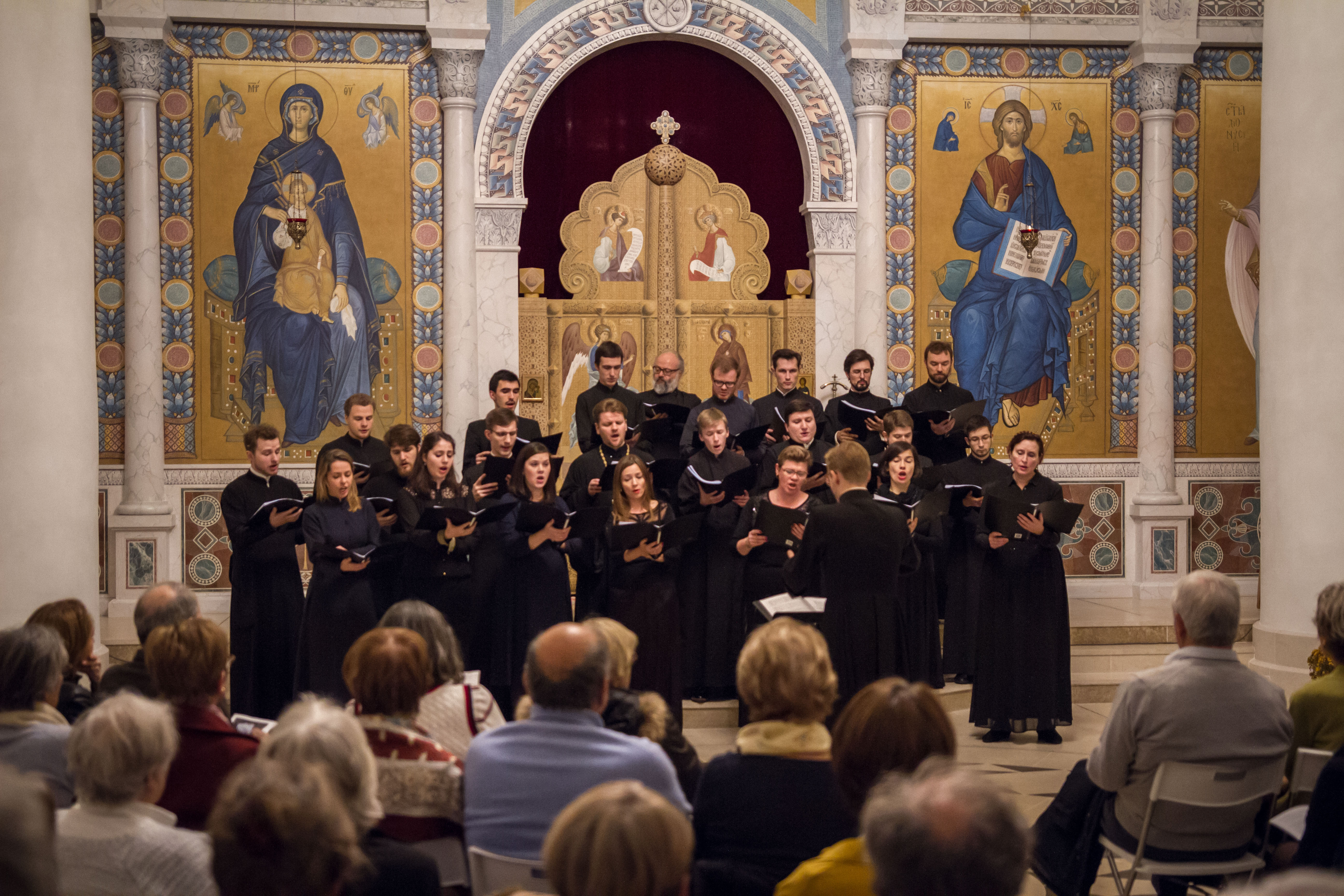 Concert de deux choeurs orthodoxes dédié à la fête de la Nativité du Christ et à la deuxième anniversaire de l’ouverture de la cathédrale