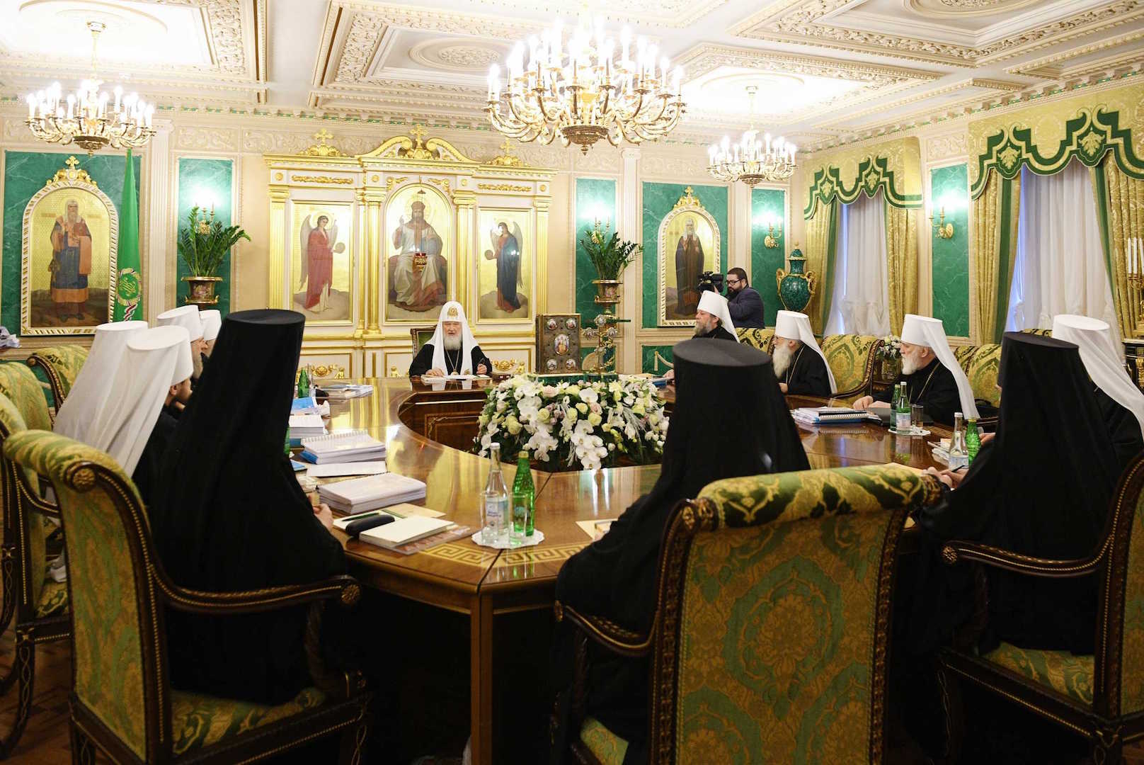 Le Saint-Synode de l’Église orthodoxe russe décide de créer l'Exarchat patriarcal en Europe occidentale