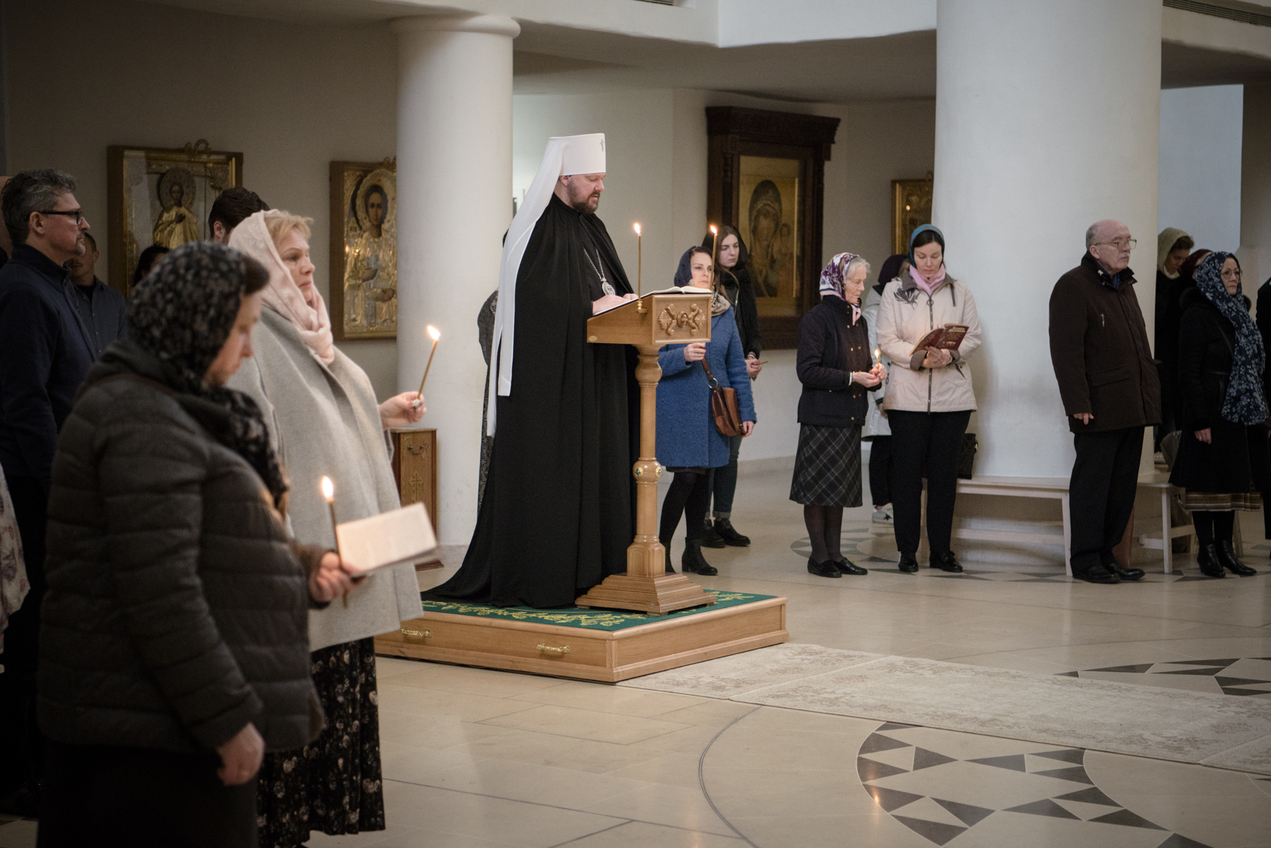 L'Exarque du Patriarche a présidé la célébration des Grandes Complies avec la lecture du canon de st. André de Crète en la cathédrale de la Sainte Trinité à Paris